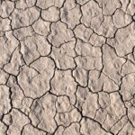 carrelage qui se fissure après 30 ans sur le sol d une maison ancienne